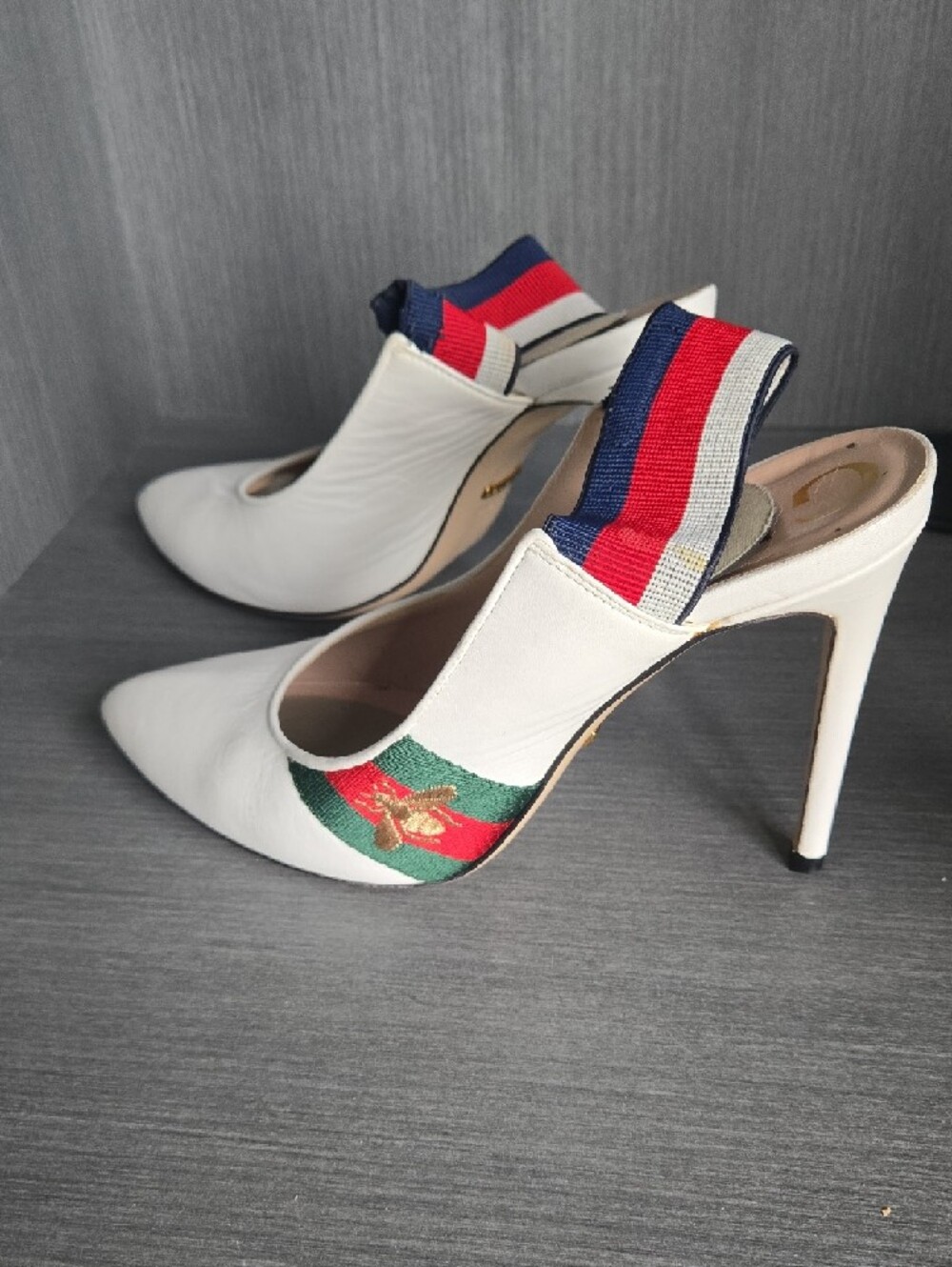 Gucci White Pointed-Toe Slingback Flats with Red-Blue Ribbon - Picture 4 of 7